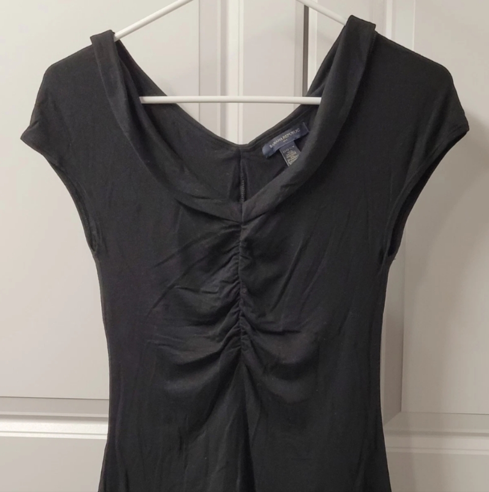 Banana Republic T-Shirt Women's Size: XS CUTE V-Neck Stretch